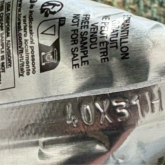 Prada Augmented Skin Cream 8ml 0.27.oz. Mini Travel Trial Size 6 pack - Picture 4 of 4